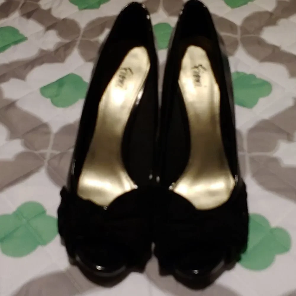 Black platforms